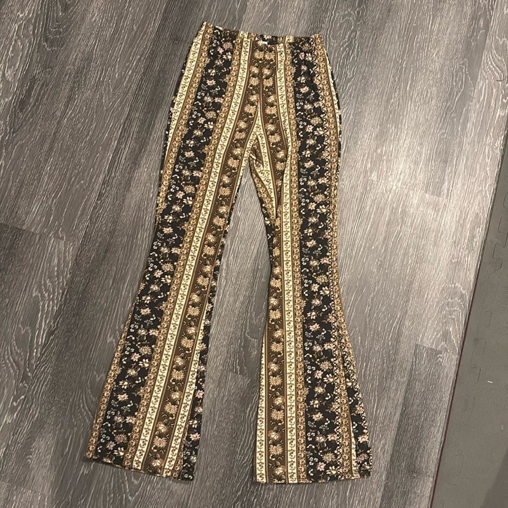 ASA hippie flare leggings. High waisted with long flares.Stripped floral design.